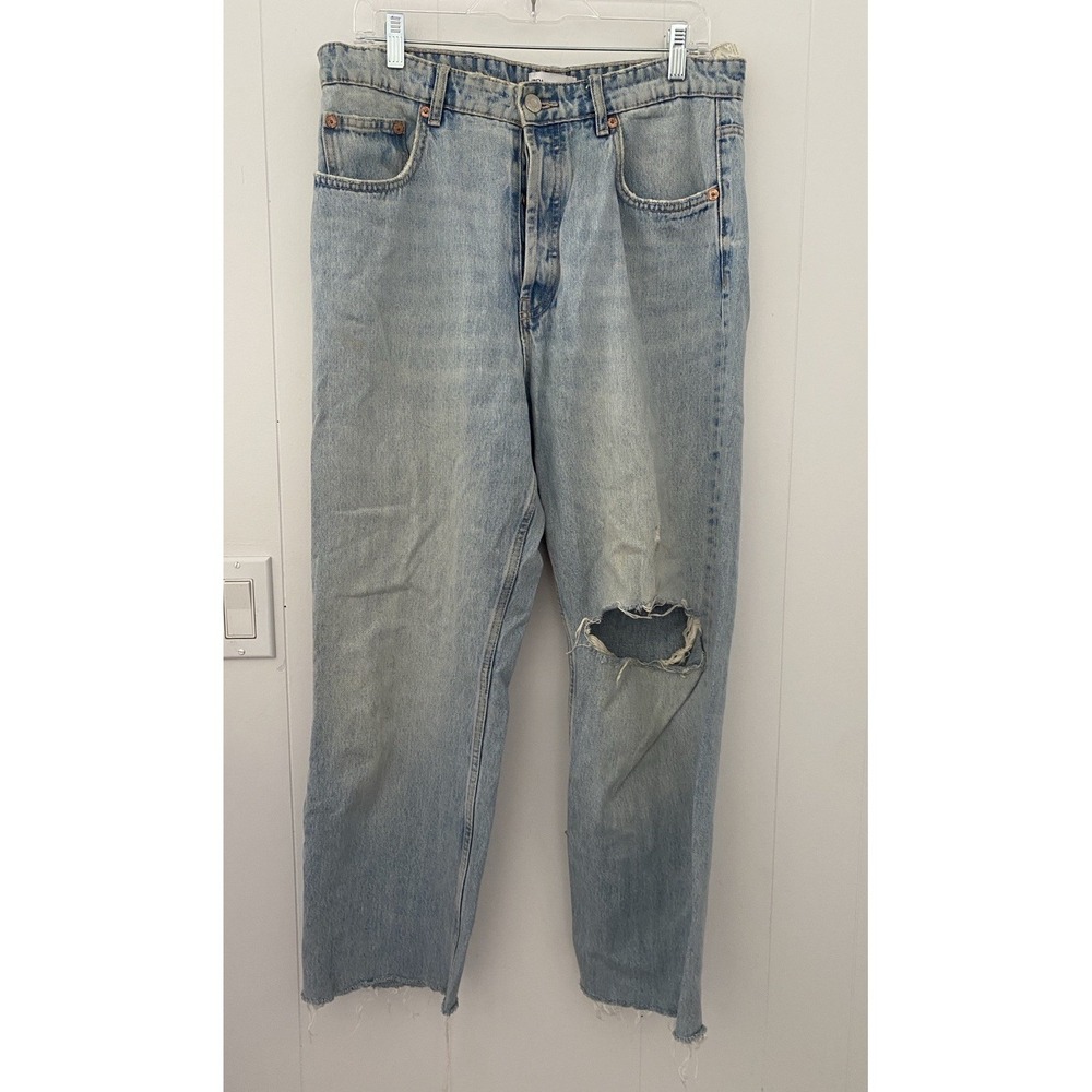 Zara Light Wash Distressed Straight Leg Jeans Size 12 / EUR 44 Raw Hem Buttonfly
